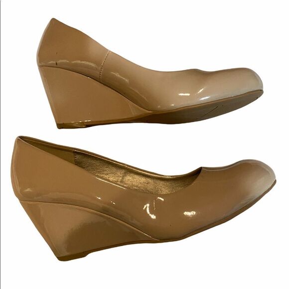 CL By Laundry Women’s Dress Taupe Wedges • 9 wide - Picture 13 of 13